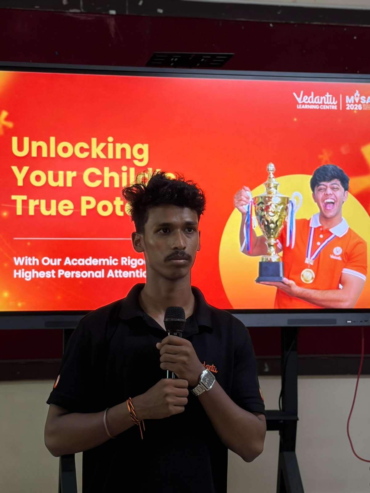 Maadhavan speaking at a Vedantu parent seminar